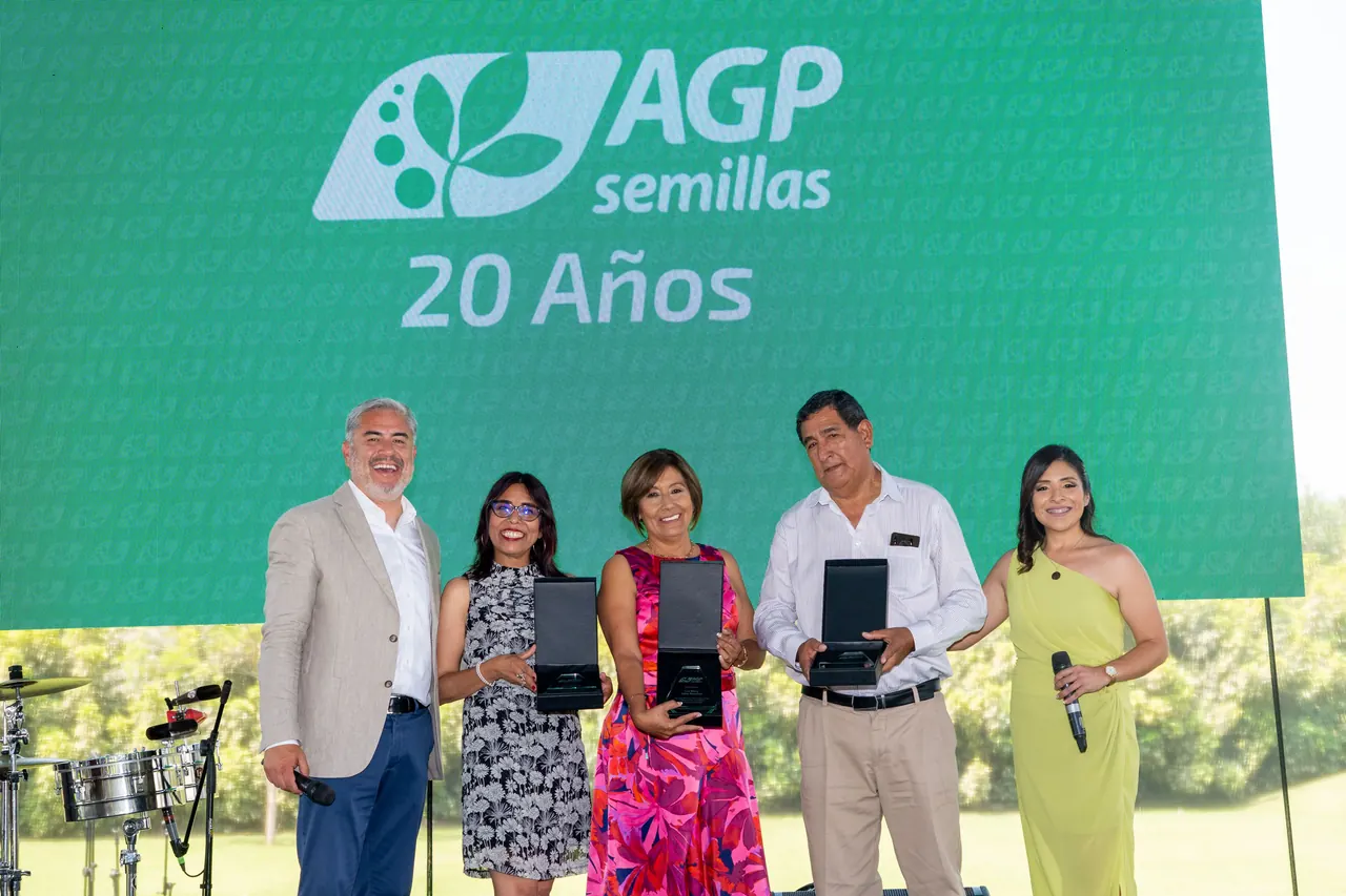 Foto 10 de 20 años de AGP Semillas